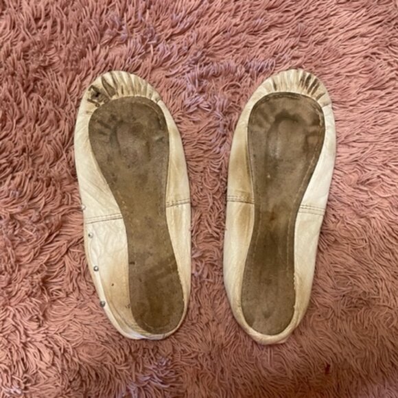 Ballet slippers, white with faux pearls, circa 80s - Picture 2 of 5